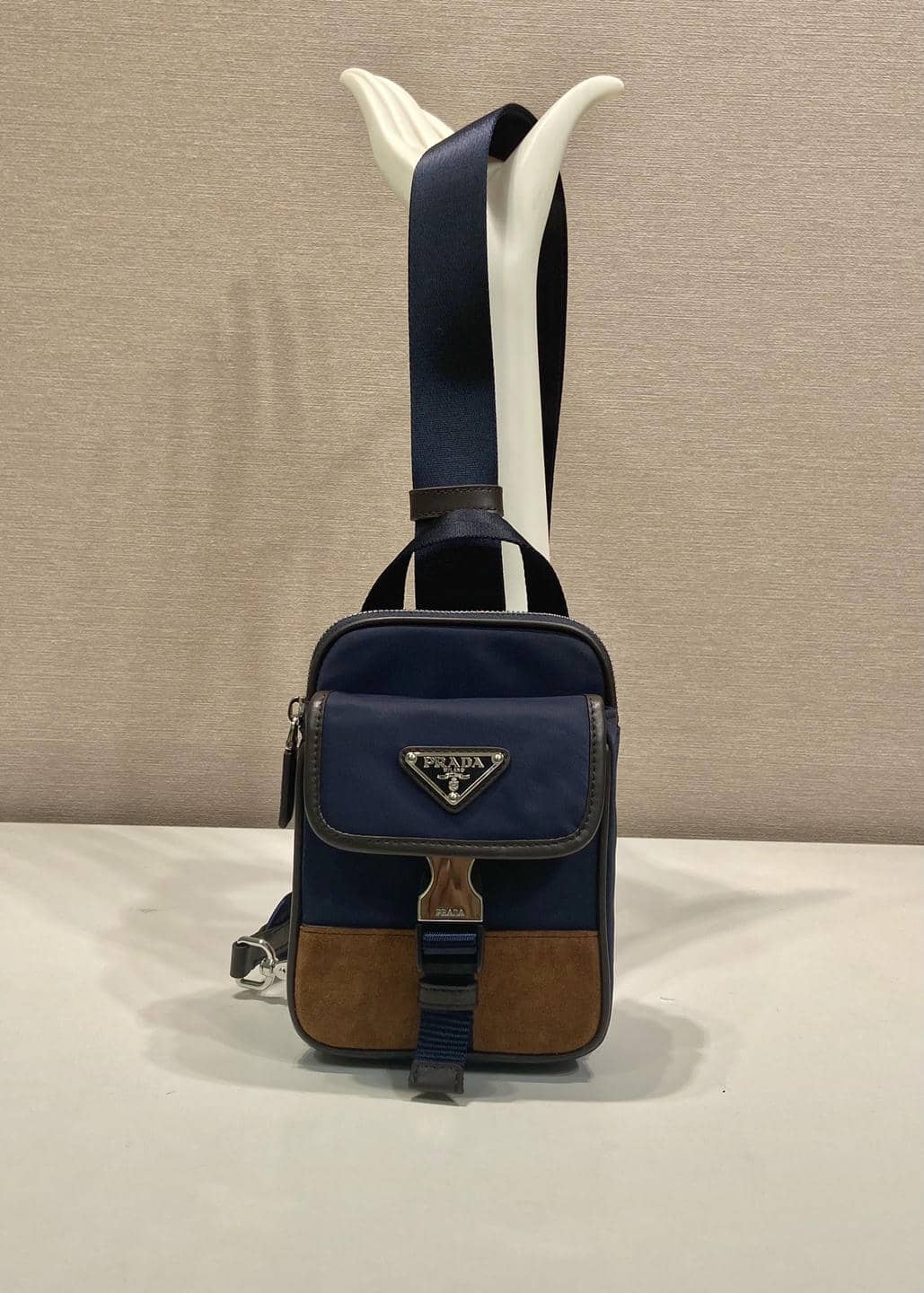 002Series-Chest Bag